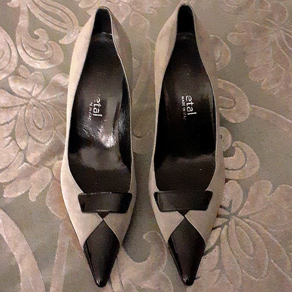 Gun Metal suede pumps in gray